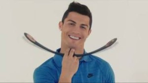 396-Cristiano-Ronaldo-blamiert-sich-in-japanischer-Werbung